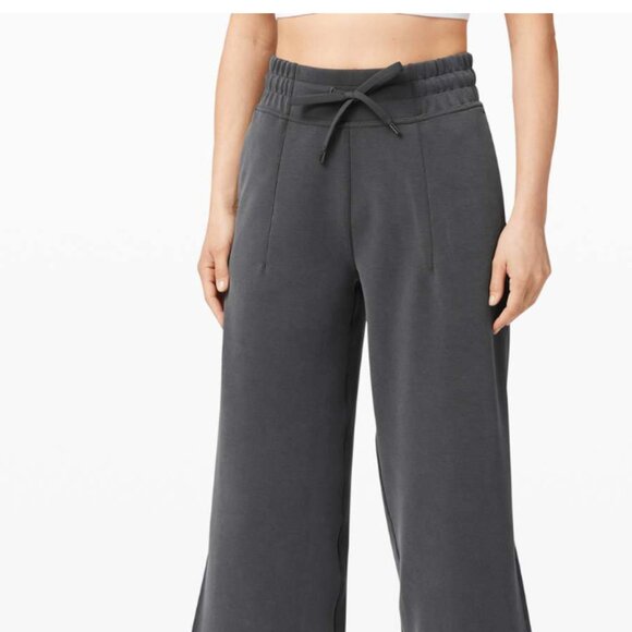 Lululemon Soft Ambitions Softstreme High Rise Crop Graphite Grey Size 10 NWOT - Picture 1 of 11